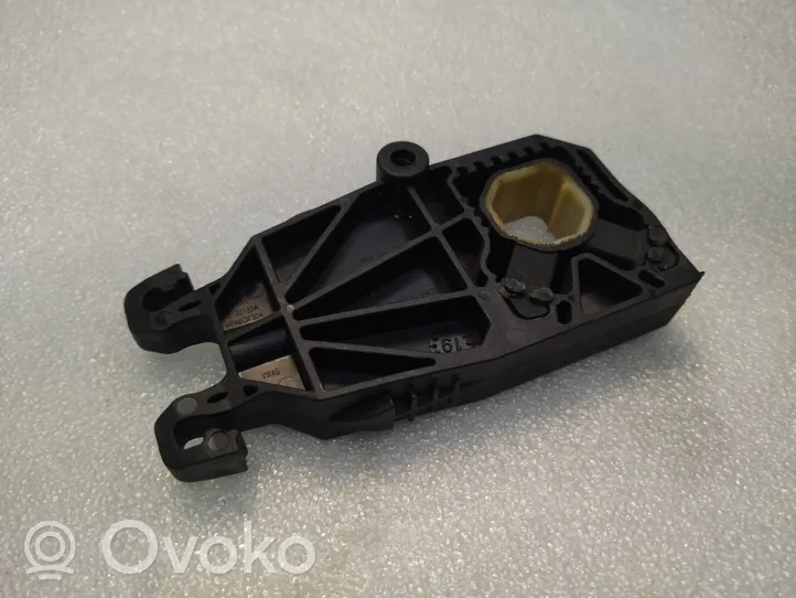 Volkswagen Golf VII Fixation de radiateur 5WA121367