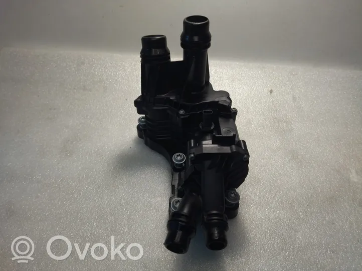 Volkswagen PASSAT B8 Termostat / Obudowa termostatu 05L121111Q