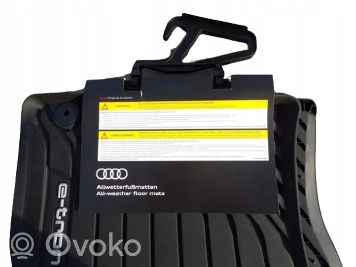 Audi A3 S3 8V Zestaw dywaników samochodowych 8V1061221A