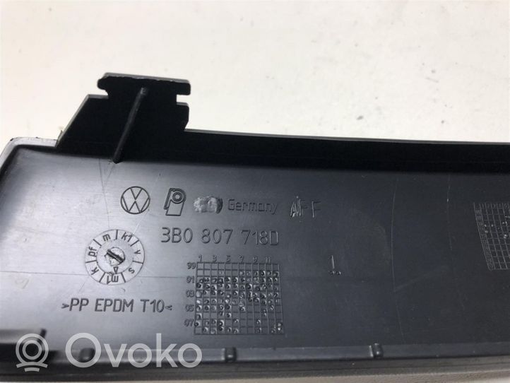 Volkswagen PASSAT B5 Apdailinė priekinio bamperio juosta 3B0807718D