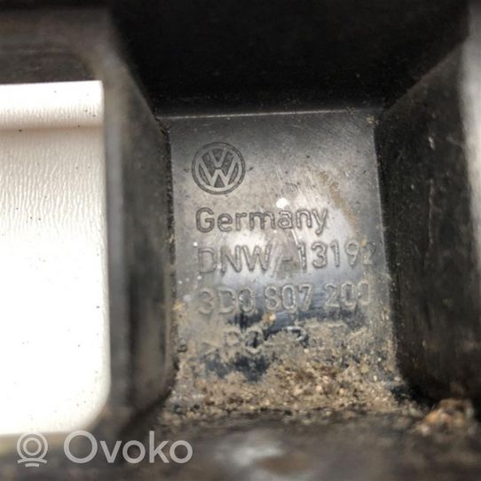 Volkswagen Phaeton Uchwyt / Mocowanie zderzaka przedniego 3D0807200
