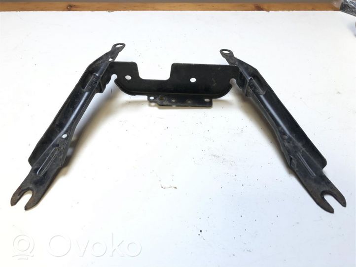 Ford Mondeo Mk III Soporte para el marco panal de radiador 1S7X12431AC