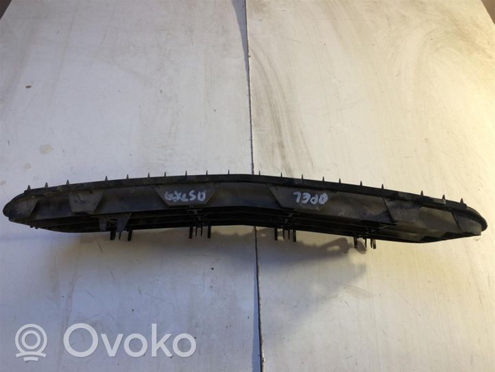 Opel Astra H Front bumper lower grill 