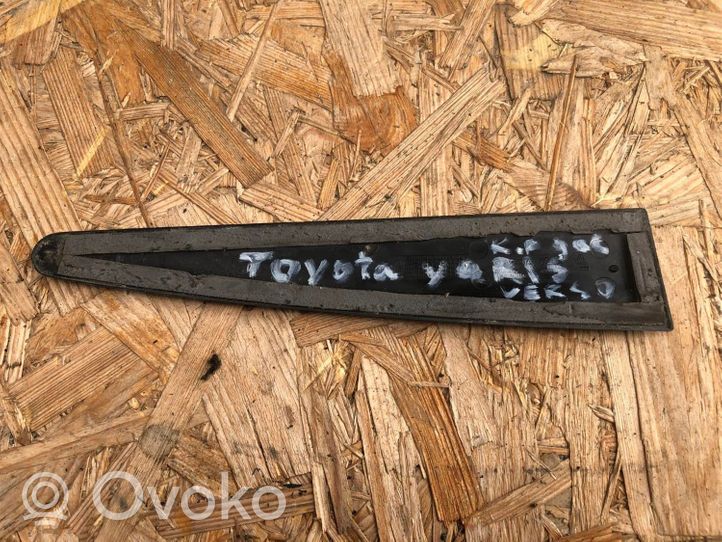 Toyota Yaris Verso Takaoven lista (muoto) 