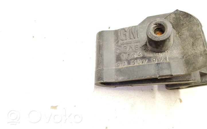 Opel Vectra B Staffa di rinforzo montaggio del paraurti anteriore 90507971