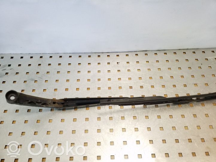 Toyota Land Cruiser (J120) Front wiper blade arm 