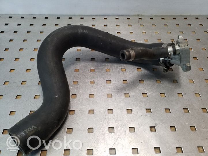 Volvo XC70 Engine coolant pipe/hose 08671393