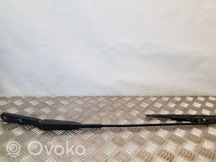 Opel Vivaro Front wiper blade arm 8200696499