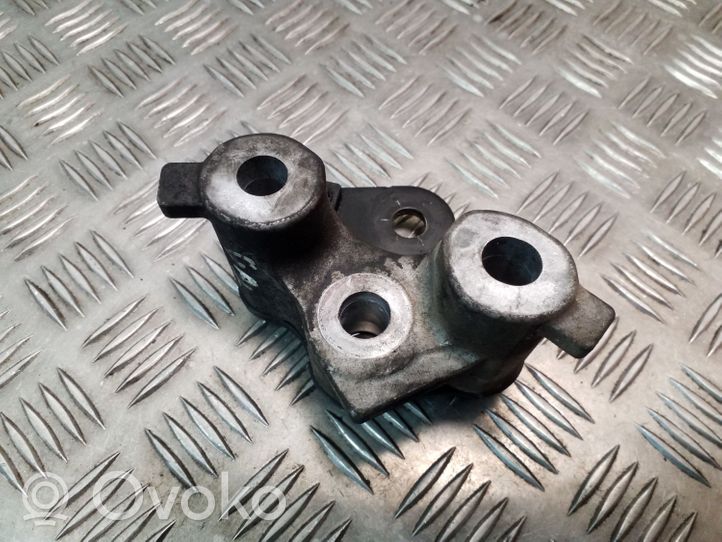 Mazda 6 Supporto di montaggio scatola del cambio KD62