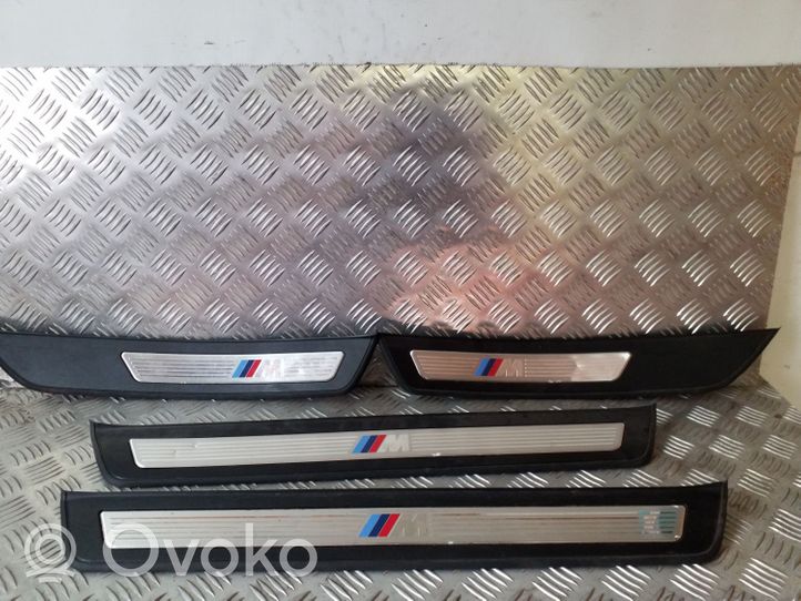 BMW 5 F10 F11 Etuoven kynnyksen suojalista 8050054