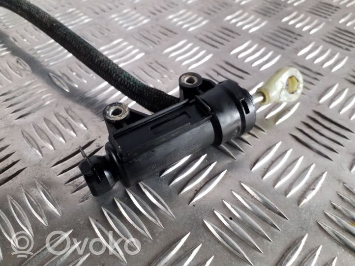 BMW X3 E83 Główny cylinder sprzęgła 6773670