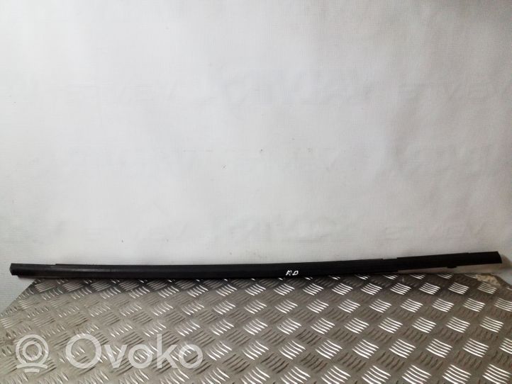 Opel Mokka Listwa / Uszczelka szyby drzwi przednich 