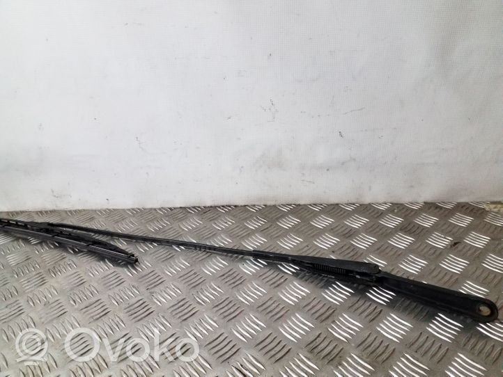 Opel Vivaro Priekinio stiklo valytuvų kojelė 7700311584