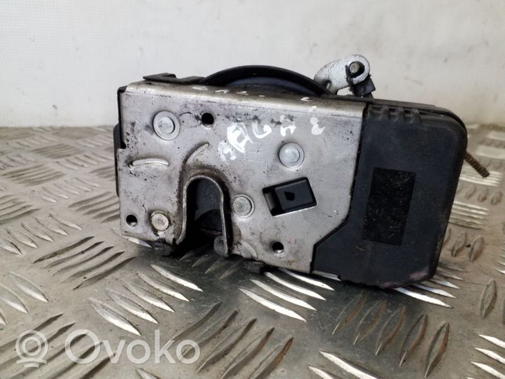 Opel Vivaro Loading door lock 8200282323