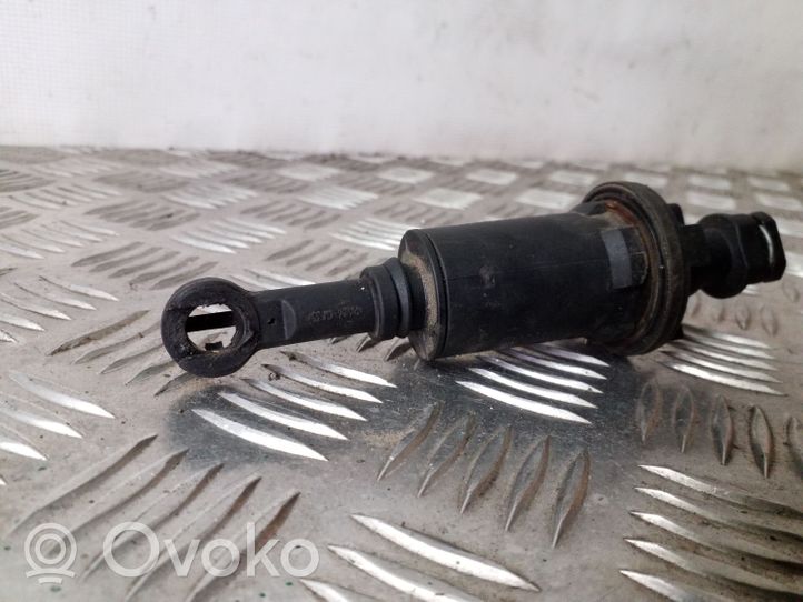 Opel Vivaro Główny cylinder sprzęgła 8200506490