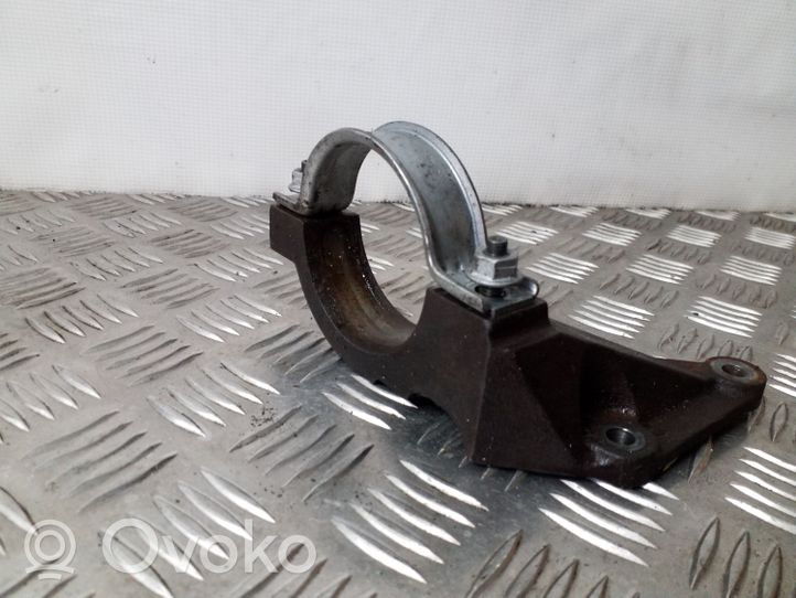 Ford Focus Staffa del cuscinetto di supporto dell’albero di trasmissione BV613K305TA