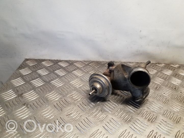 Audi 80 90 S2 B4 Valvola EGR 028129637E