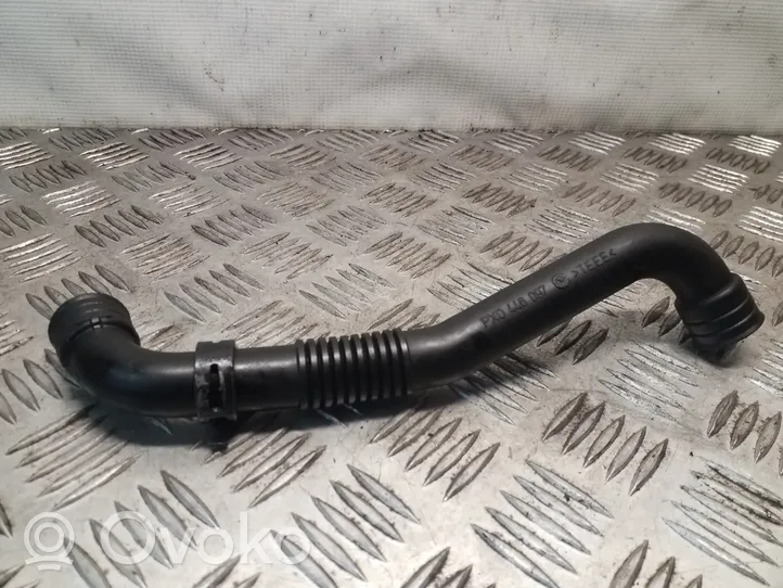 Volkswagen PASSAT B5.5 Breather hose/pipe 038103493AE