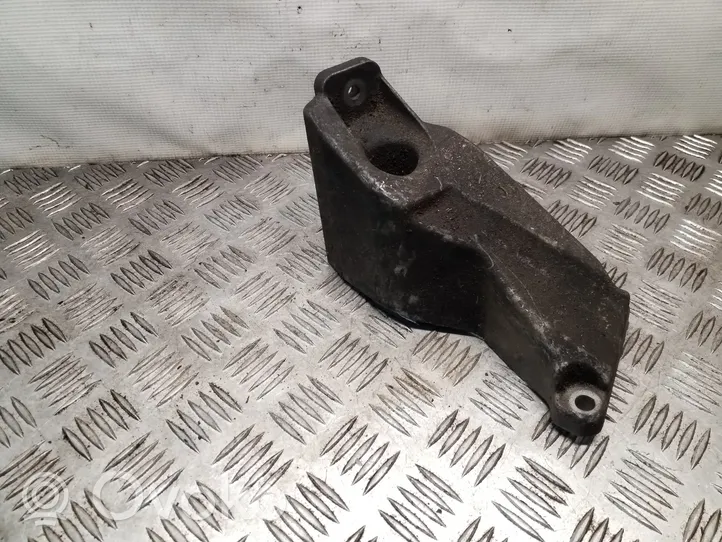 Volkswagen PASSAT B5 Engine mounting bracket 8D0199307J