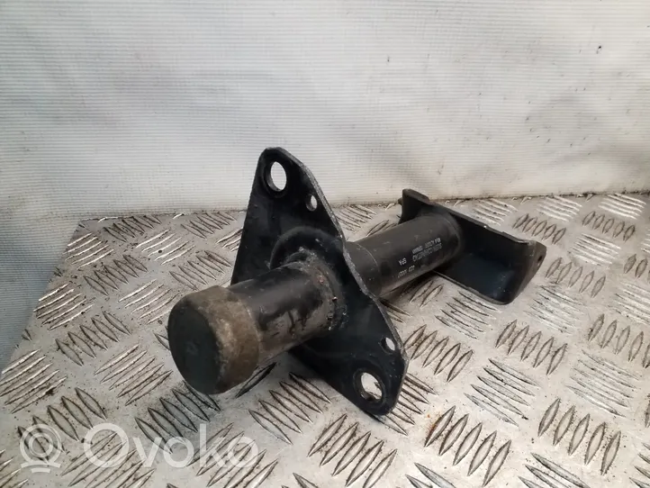 Volkswagen PASSAT B5 Absorbeur de pare-chocs avant 3B0807133A