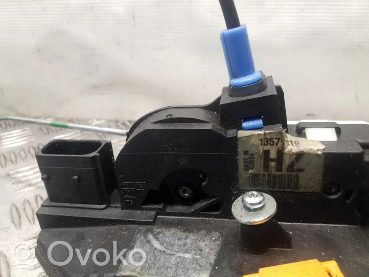 Opel Mokka Front door lock 13579519