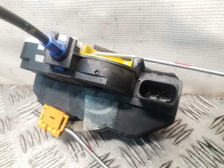 Opel Mokka Front door lock 13579518