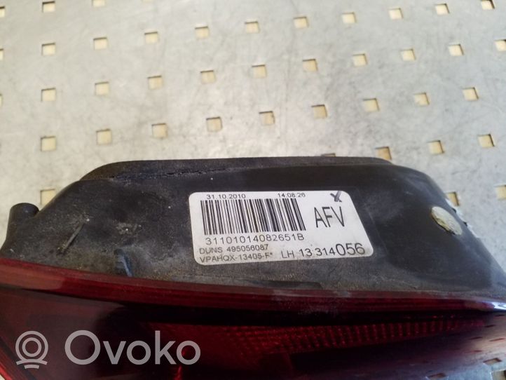 Opel Astra J Lampy tylnej klapy bagażnika 13314056