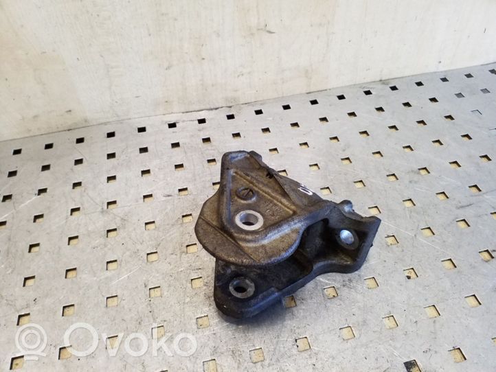 Mitsubishi Outlander Gearbox mounting bracket 