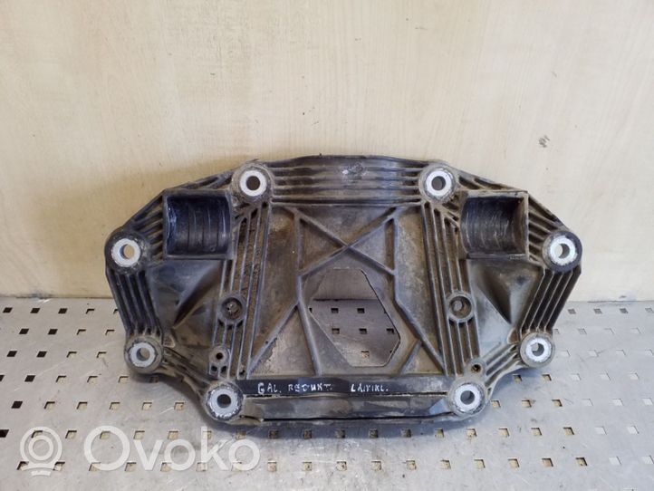 Volvo XC70 Rear differential/diff mount bracket 30639931