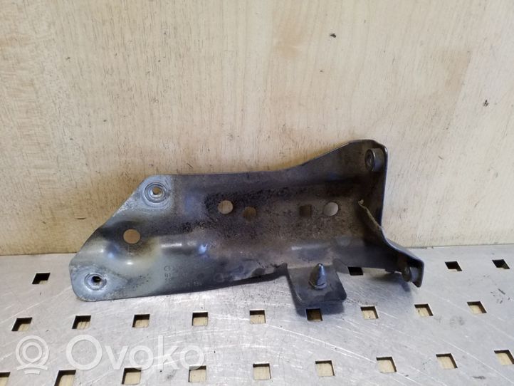 Audi A3 S3 A3 Sportback 8P Fender mounting bracket 8P0821136