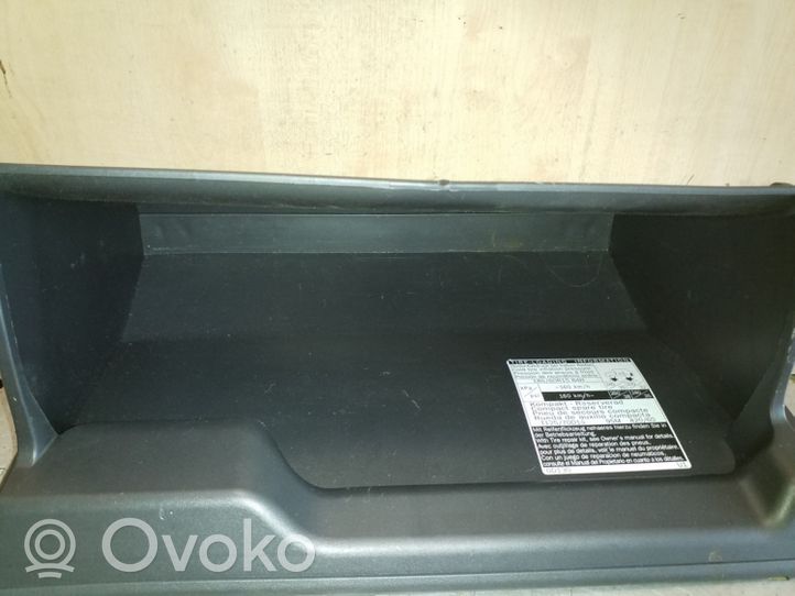 Toyota Yaris Daiktadėžės (bordačioko) komplektas 5555052140