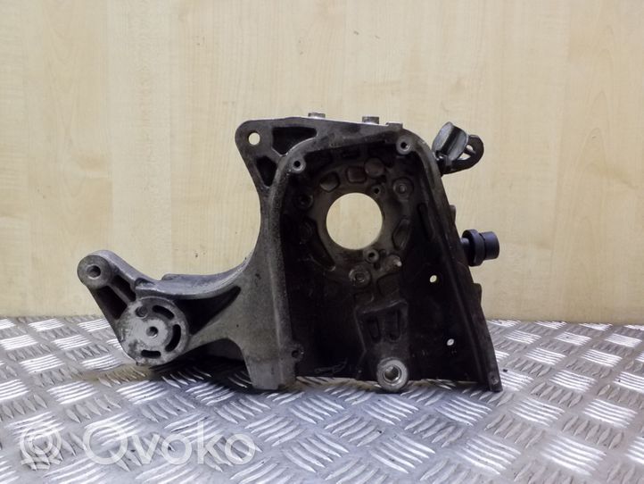 Opel Vectra C Fuel pump bracket 