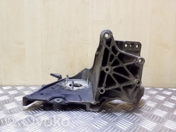 Opel Vectra C Fuel pump bracket 