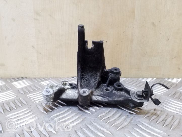 Ford Kuga I Supporto di montaggio scatola del cambio 9656392880