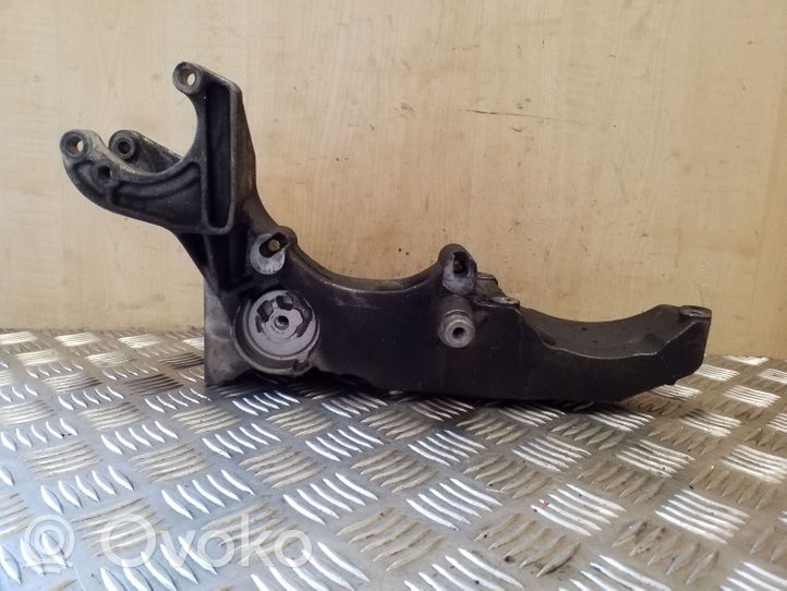 Volvo S40, V40 Support de générateur / alternateur 8200183234