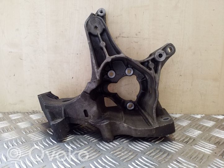 Volvo S40, V40 Support de pompe de direction assistée 7700113574