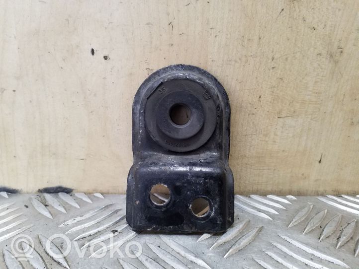 Volvo S40, V40 Fixation de radiateur MB925655