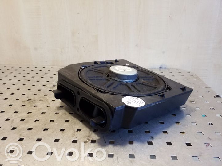 Bmw x3 e83 subwoofer sale
