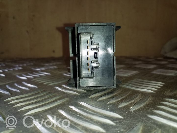 Toyota Corolla E120 E130 Botón interruptor de luz de peligro 8433202081B