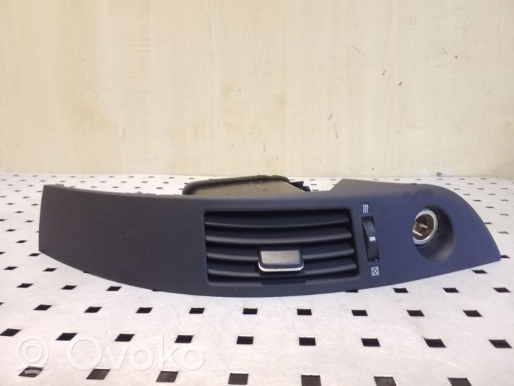 Toyota Corolla Verso AR10 Grille d'aération centrale 5567064020