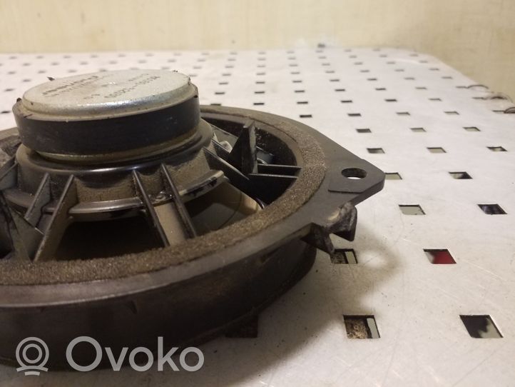 Toyota Yaris Verso Garsiakalbis (-iai) galinėse duryse 8616052030