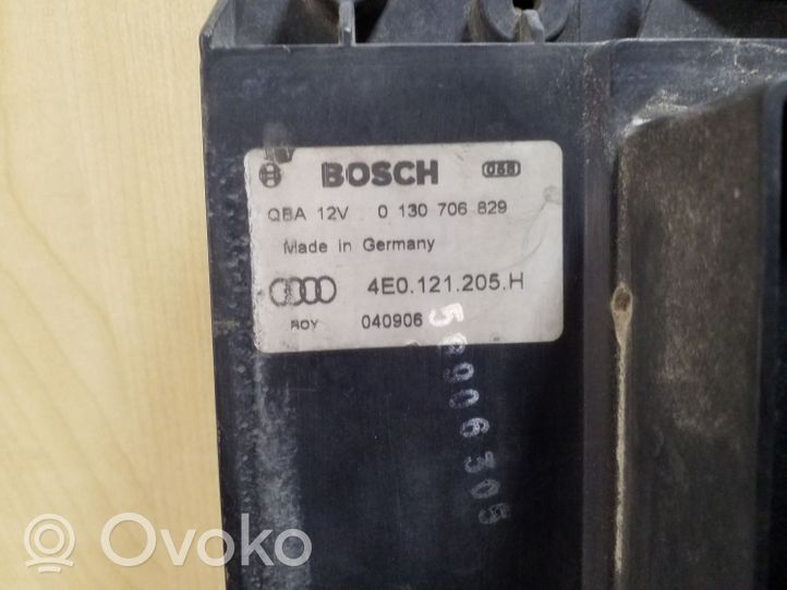 Audi A8 S8 D3 4E Jäähdyttimen jäähdytinpuhaltimen suojus 0130706829