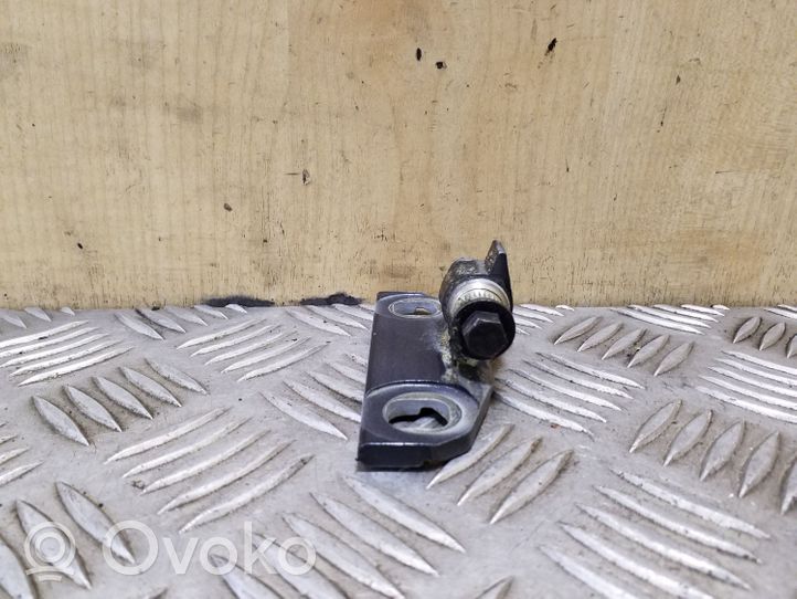 Volvo XC60 Front door upper hinge 