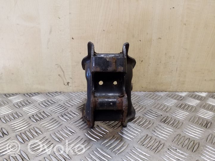 Chevrolet Captiva Gearbox mounting bracket 