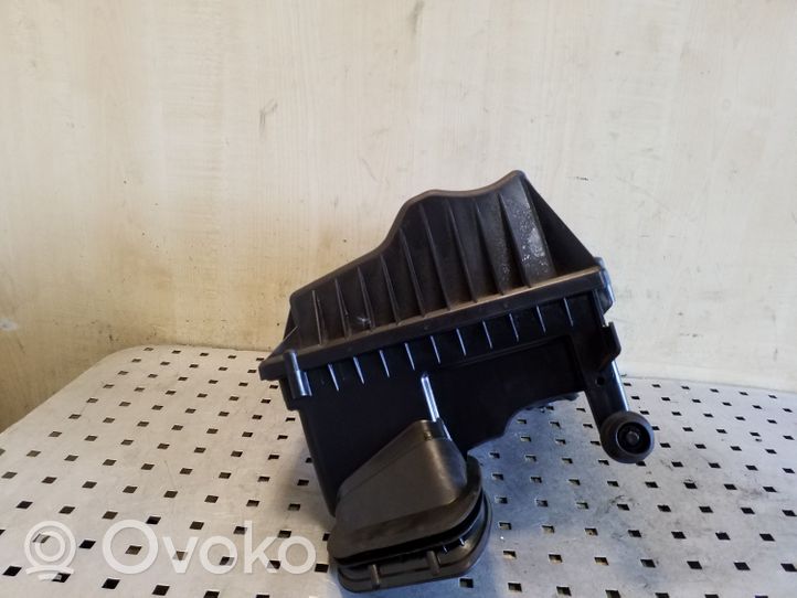 Opel Astra J Air filter box 