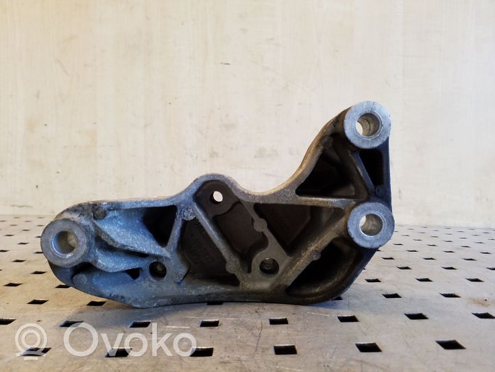 Opel Astra J Supporto di montaggio scatola del cambio V06217