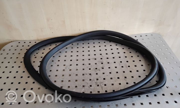 Opel Astra J Front door rubber seal 