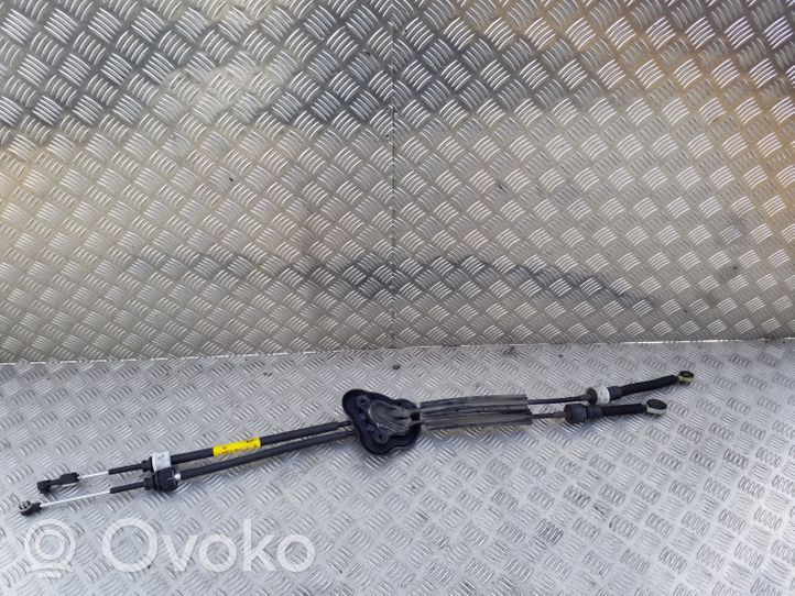Renault Megane III Gear shift cable linkage 8200781046