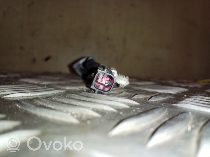 Volvo S60 Mazgāšanas šķidruma smidzinātājs (-i) priekšējam logam 