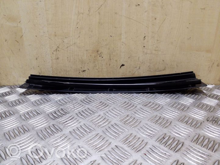 Volkswagen Touran I Altro elemento di rivestimento della portiera posteriore 1T0839889